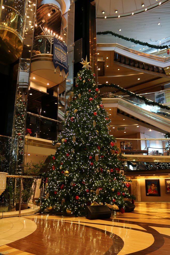 140 Majesty of the Seas Lobby