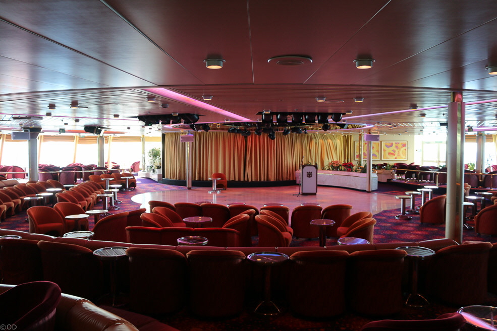 156 Majesty of the Seas Spectrum Lounge