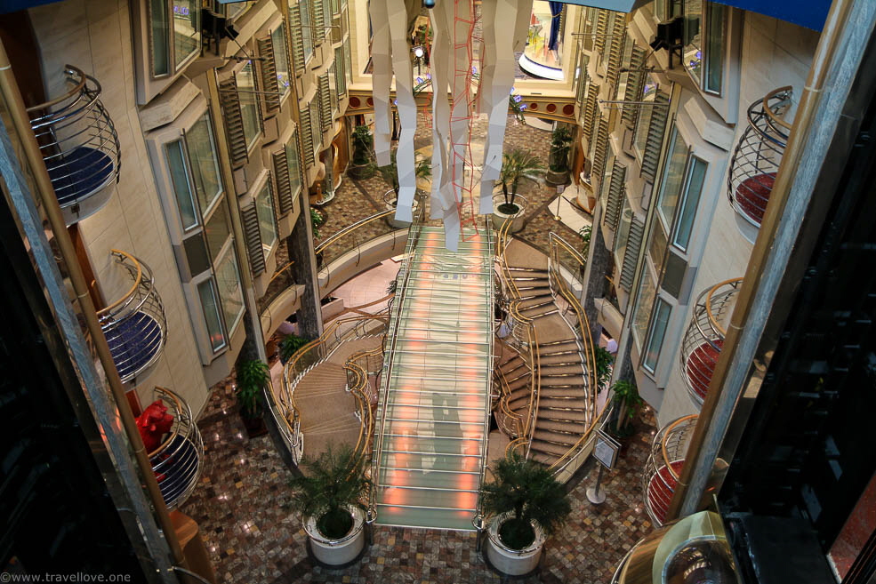 190 Liberty of the Seas Promenade