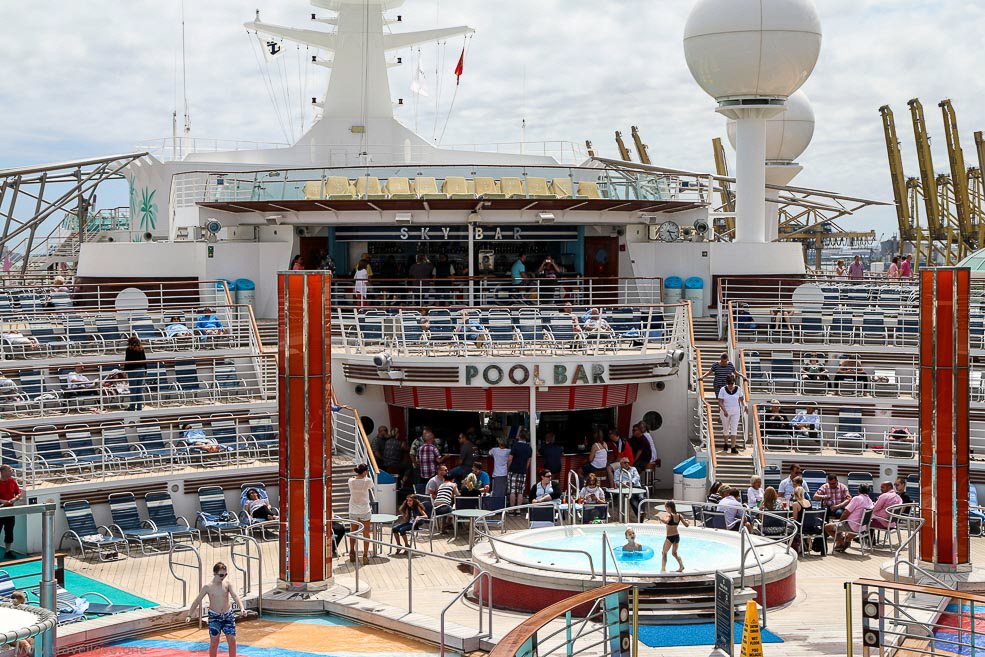 203 Liberty of the Seas Pool Bar