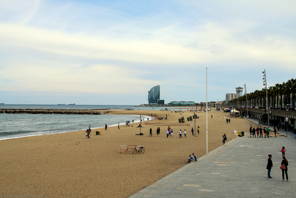 013 Barceloneta Promenade