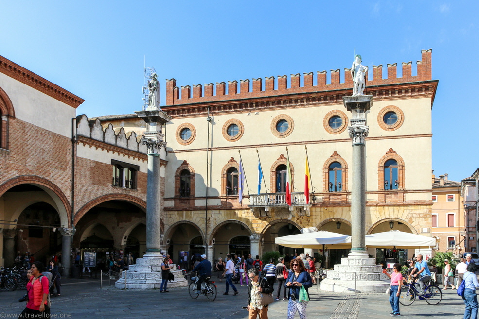 01-Ravenna Piazza Del Popolo 